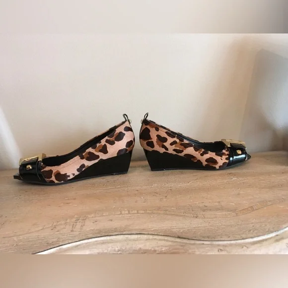 Bcbgmaxazria wedge cheap heels